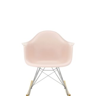 Vitra Eames Plastic Armchair RAR avec rembourrage intégral – pale rose – chromé – bleu foncé/ivoire – Érable foncé
