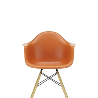 Vitra DAW avec assise rembourrée – rusty orange – Frêne couleur miel – Hopsak – gris foncé