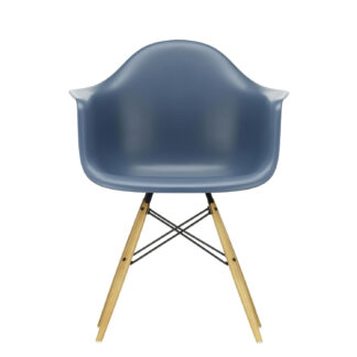 Vitra DAW Eames Plastic Armchair – bleu marin – érable jaune