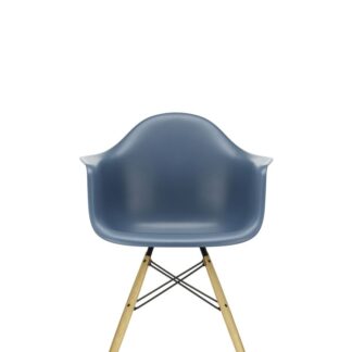 Vitra DAW avec assise rembourrée – bleu marin – Frêne couleur miel – Hopsak – gris foncé
