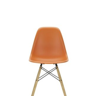 Vitra DSW avec assise rembourrée – rusty orange – érable jaune – Hopsak – noir