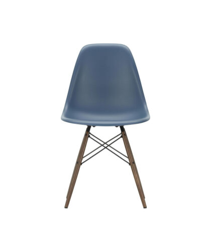 Vitra DSW Eames Plastic Sidechair – bleu marin – érable foncé