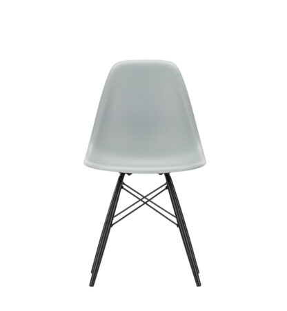 Vitra DSW Eames Plastic Sidechair – light grey – érable noir