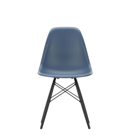 Vitra DSW Eames Plastic Sidechair – bleu marin – érable noir