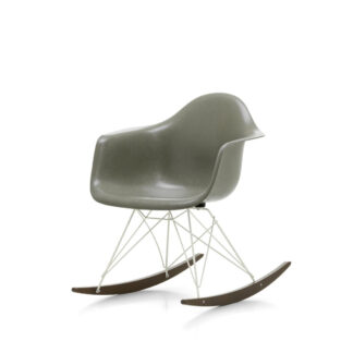 Vitra Chaise Eames en fibre de verre RAR – Raw Umber – blanc – Érable foncé