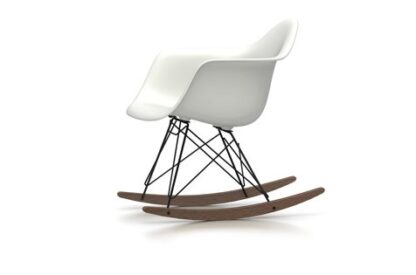 Vitra Chaise à bascule RAR Eames Plastic  – blanc – noir – Patins Érable foncé