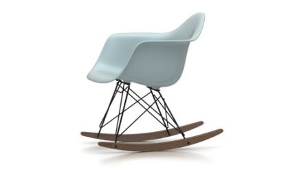 Vitra Chaise à bascule RAR Eames Plastic  – gris polaire – noir – Patins Érable foncé