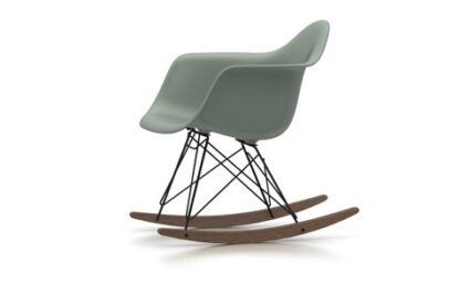 Vitra Eames Plastic Armchair RAR avec coussin d’assise – chromé – bleu foncé/ivoire – Érable foncé – granite grey