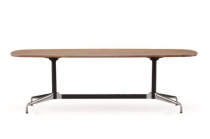 Vitra Eames Segmented Table Dining Bootsform – Noyer américain massif, huilé – Stabilisateur chromé, colonne revêtu par poudrage noir basic – 220 cm