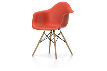 Vitra DAW Eames Plastic Armchair – poppy red – Frêne couleur miel