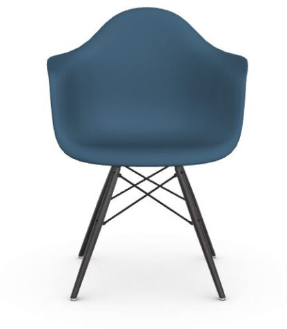 Vitra DAW Eames Plastic Armchair – bleu marin – érable noir