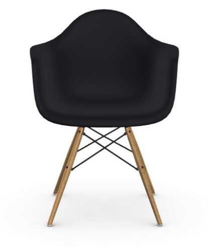Vitra DAW Eames Plastic Armchair – noir foncé – Frêne couleur miel