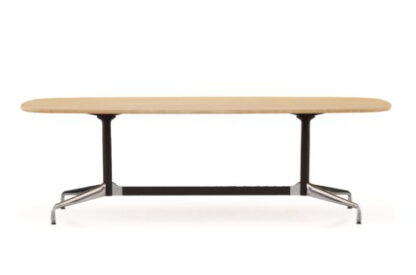 Vitra Eames Segmented Table Dining Bootsform – Chêne massif nature huilé – Stabilisateur chromé, colonne revêtu par poudrage noir basic – 240 cm