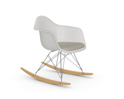 Vitra Eames Plastic Armchair RAR avec coussin d’assise – chromé – Hopsak – gris chaud/ivoire – Érable jaune – blanc